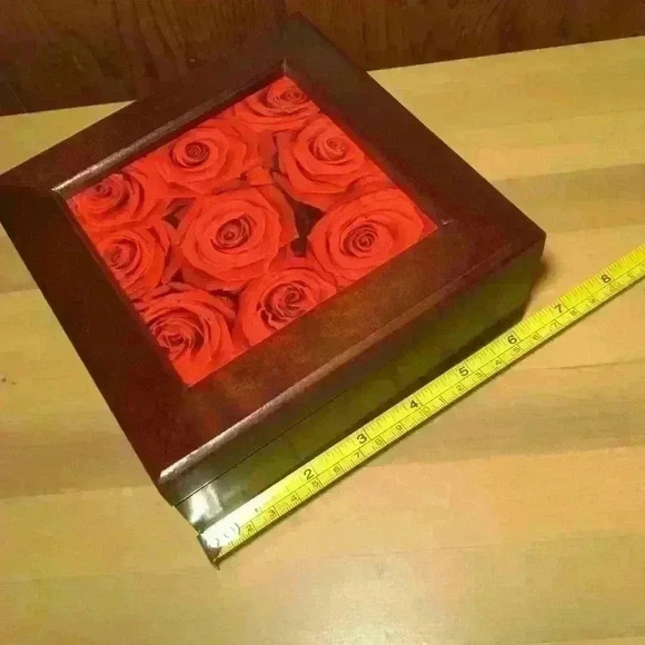 Roses or LOVE Jewelry/ Keepsake box - Picture 4 of 9